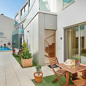  Holiday home Stylish Townhouse In Centre, Shared Pool
